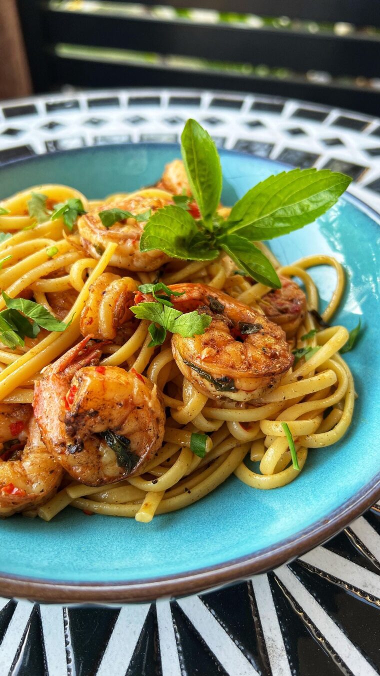 Garlic & Chilli Prawn Linguine