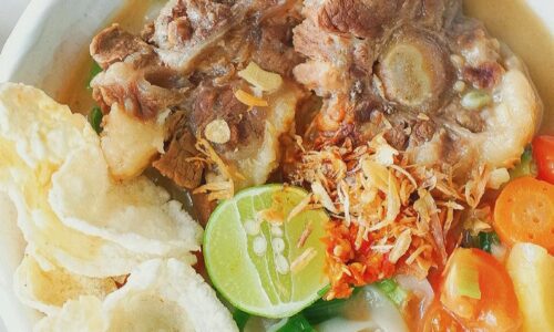 Oxtail Noodle Soup (Sop Buntut Pakai Mie)