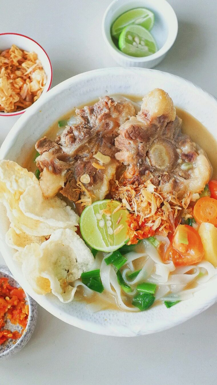 Oxtail Noodle Soup (Sop Buntut Pakai Mie)