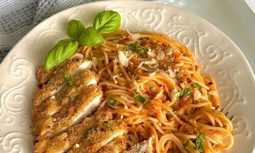 Spaghetti With Homemade Sauce And Crispy Chicken