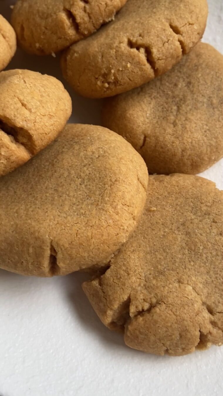4 Ingredient Peanut Butter Cookies
