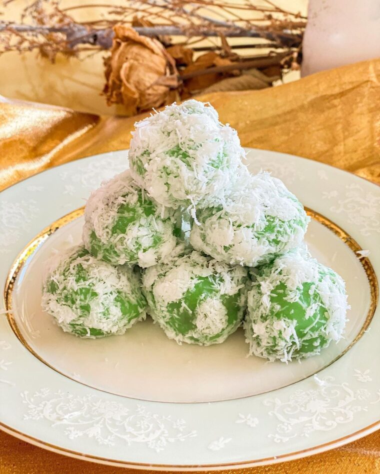 Klepon ( Traditional Indonesian Dessert)