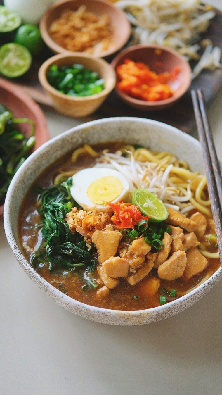 Mie Kangkung / Water Spinach Chicken Noodle Soup