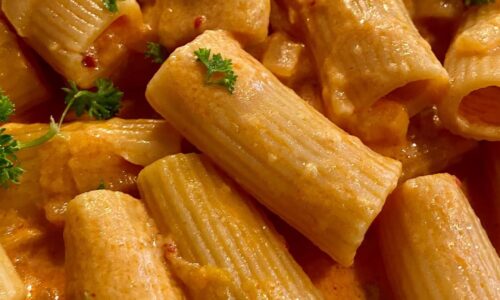 Spicy Creamy Garlic Rigatoni
