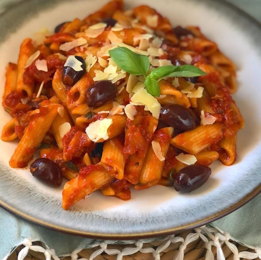 Arrabiata Pasta from @saharskitchen_ 