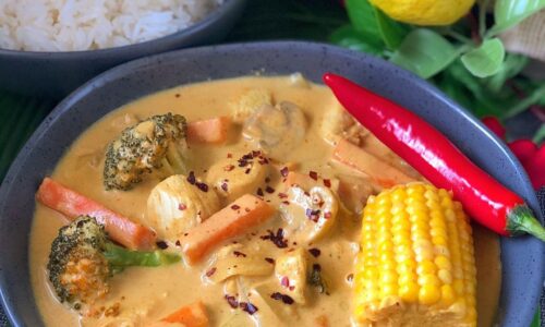Creamy Chicken Yellow Curry -  dari Broccoli and Mushroom
