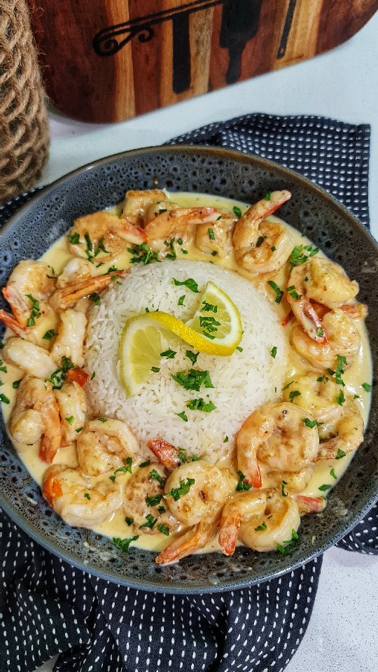 Creamy Garlic Prawns from @insidereereeskitchen - ResepMamiku.com