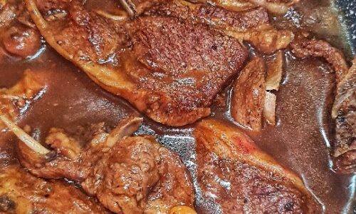 Lamb Chops With Gravy Sauce