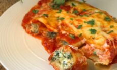 Stuffed Cannelloni With Creamy Béchamel Sauce