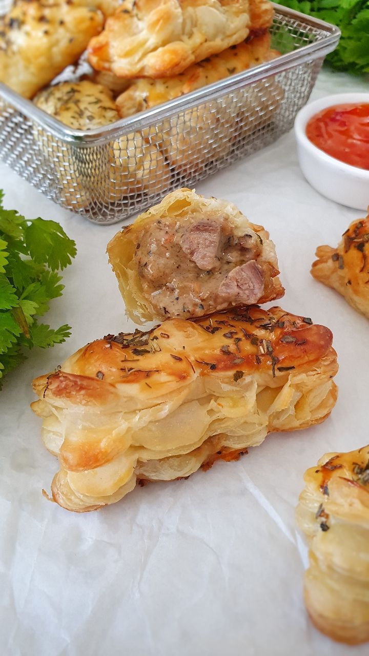 Creamy Pepper Steak Pies From Thekitchengirl 