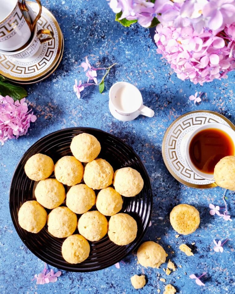 Makhariya (Salted Tea Biscuits)