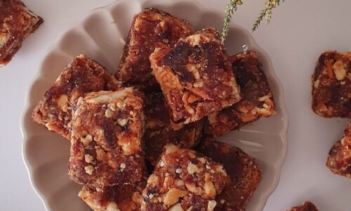 Marie-date Slices - Snacks, Appetizers & Desserts dari Date