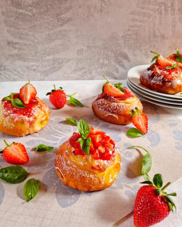 Strawberry Cheesecake Buns