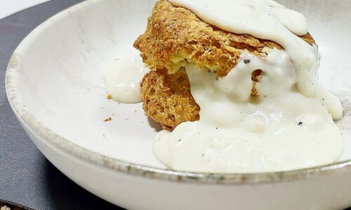 Biscuits & Gravy - Food Recipes dari Flour