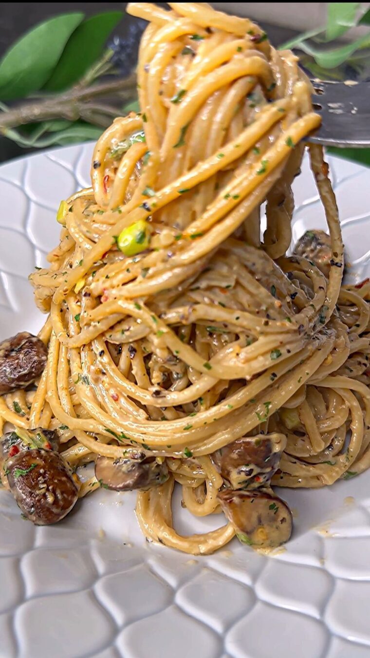 Garlicky Mushroom Pasta