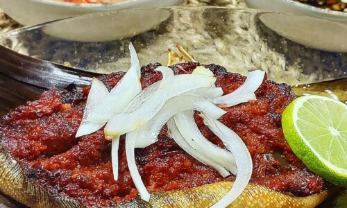 Grilled Sambal Stingray In Banana Leaves (Ikan Pari Bakar) - Food Recipes dari Lemon