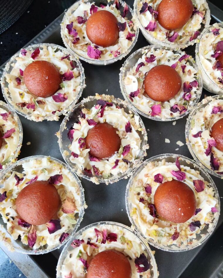 Gulab Jamun And Cream