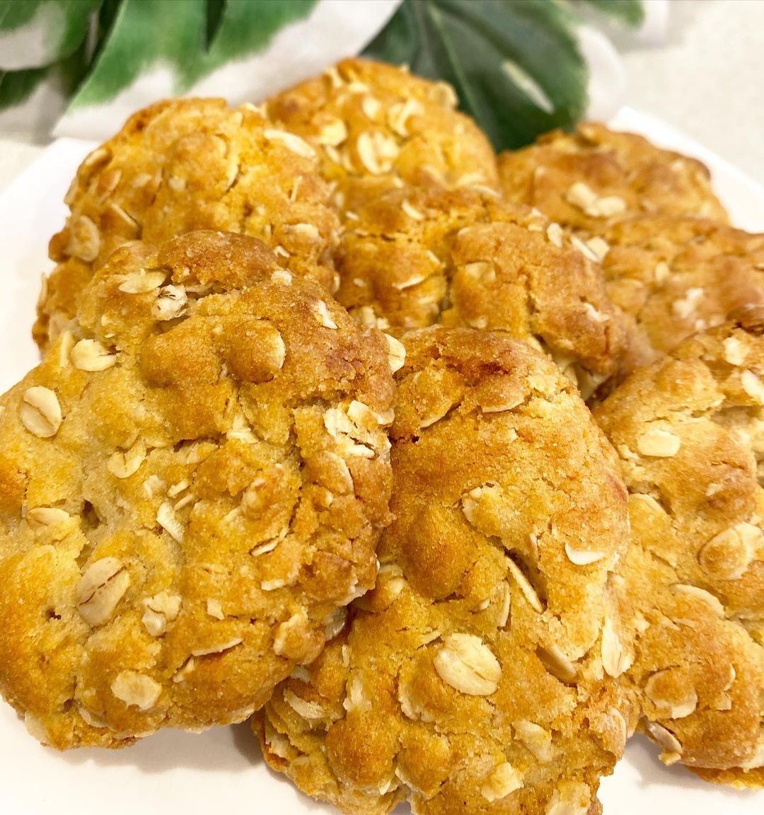 Anzac Biscuits from @livingwellwithsez - ResepMamiku.com