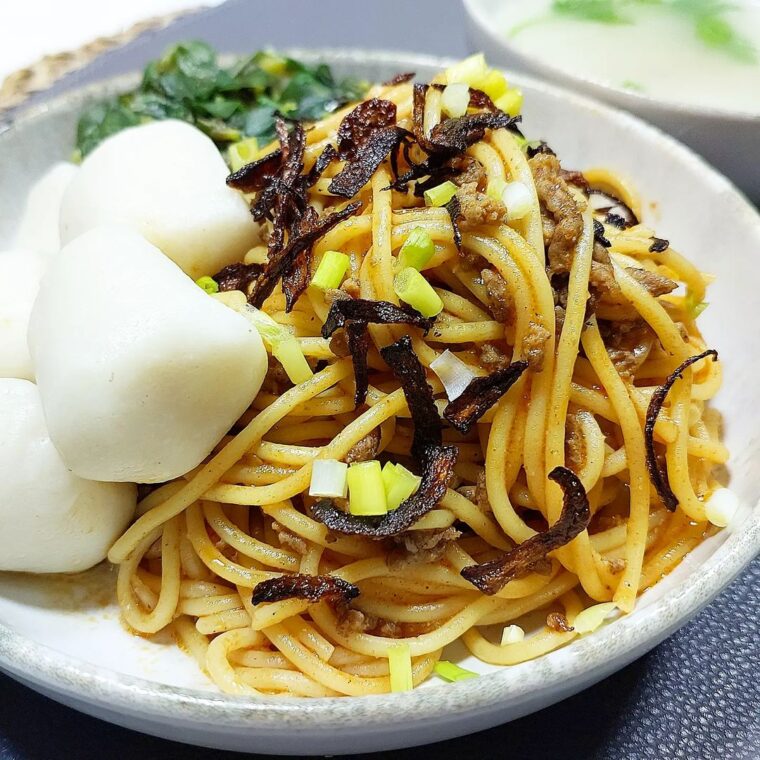 Dry Fishball Egg Noodle