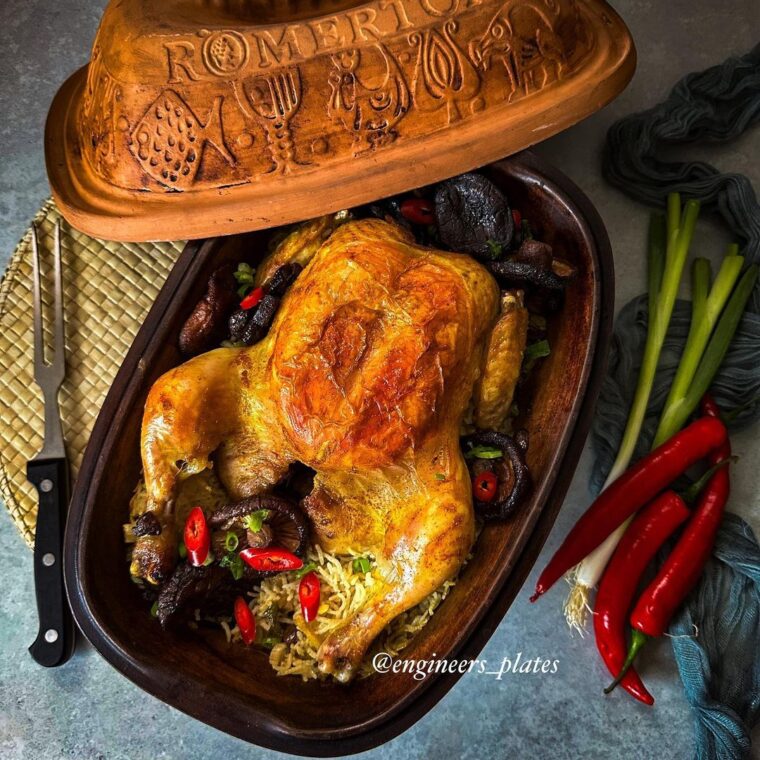 Chicken Rice In Clay Pot