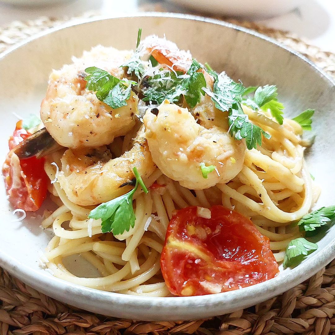 Creamy Garlicky Prawn Pasta Recipe from @wondernonieskitchen - Fooooods.com