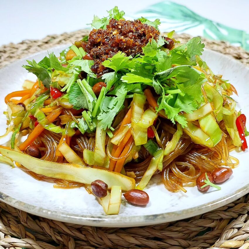 Sichuan Chilli Oil Mung Bean Noodles from @wondernonieskitchen ...