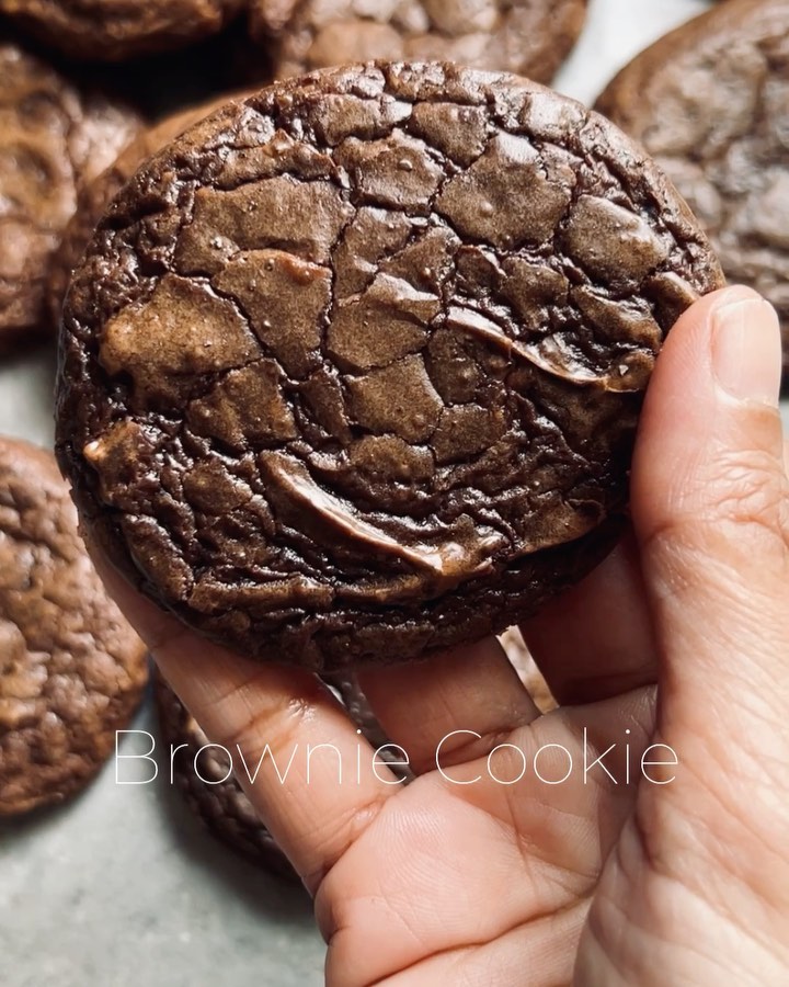 Fudgy And Gooey Brownie Cookies