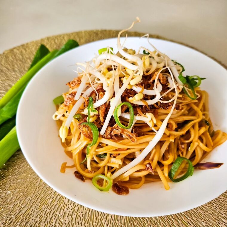 Indonesian Fried Noodles (Mie Goreng)