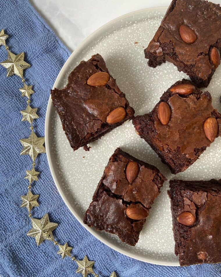 Mayonnaise Almond Brownies