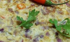 Telur Dadar Cincalok (Malaccan Peranakan Fermented Shrimp Omelette)