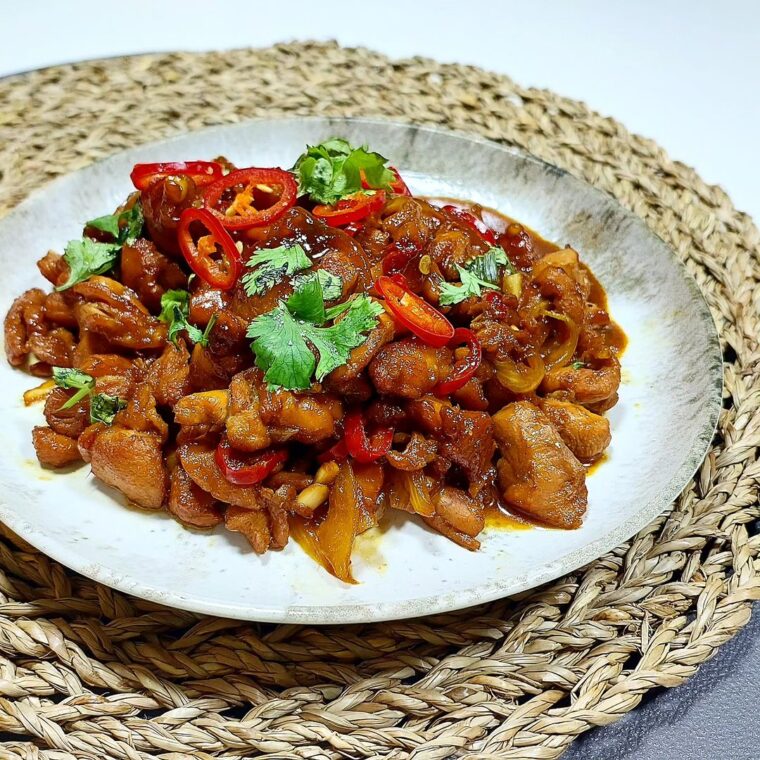 Vietnamese Caramel Chicken (Ga Kho)