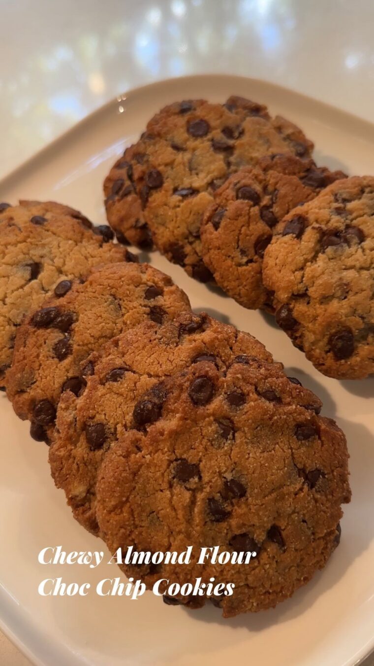 Chewy Almond Flour Choco Chip Cookies