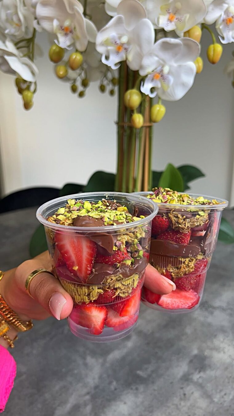 Dubai Strawberry Cups
