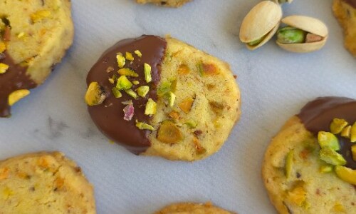 Pistachio Shortbread Cookies - Snacks, Appetizers & Desserts dari Flour