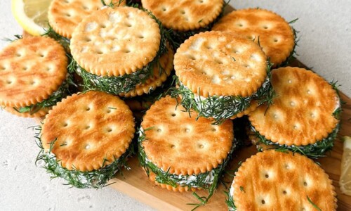 Smoked Salmon And Cream Cheese Canapés - Snacks, Appetizers & Desserts dari Cheese