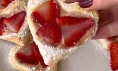 Strawberry And Cream Pastries - Snacks, Appetizers & Desserts dari Cheese
