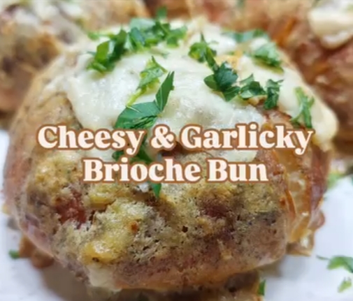 Cheesy & Garlicky Brioche Buns