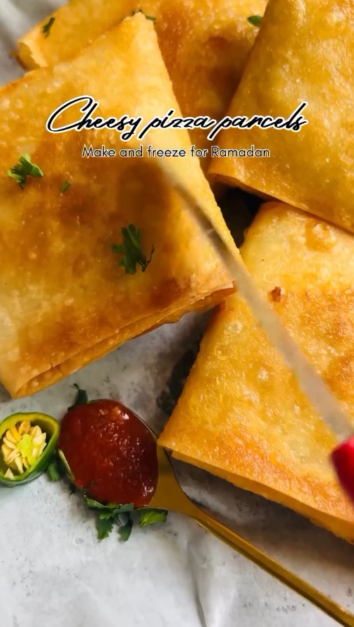 Cheesy Pizza Parcels With Creamy Chicken Fajita Filling