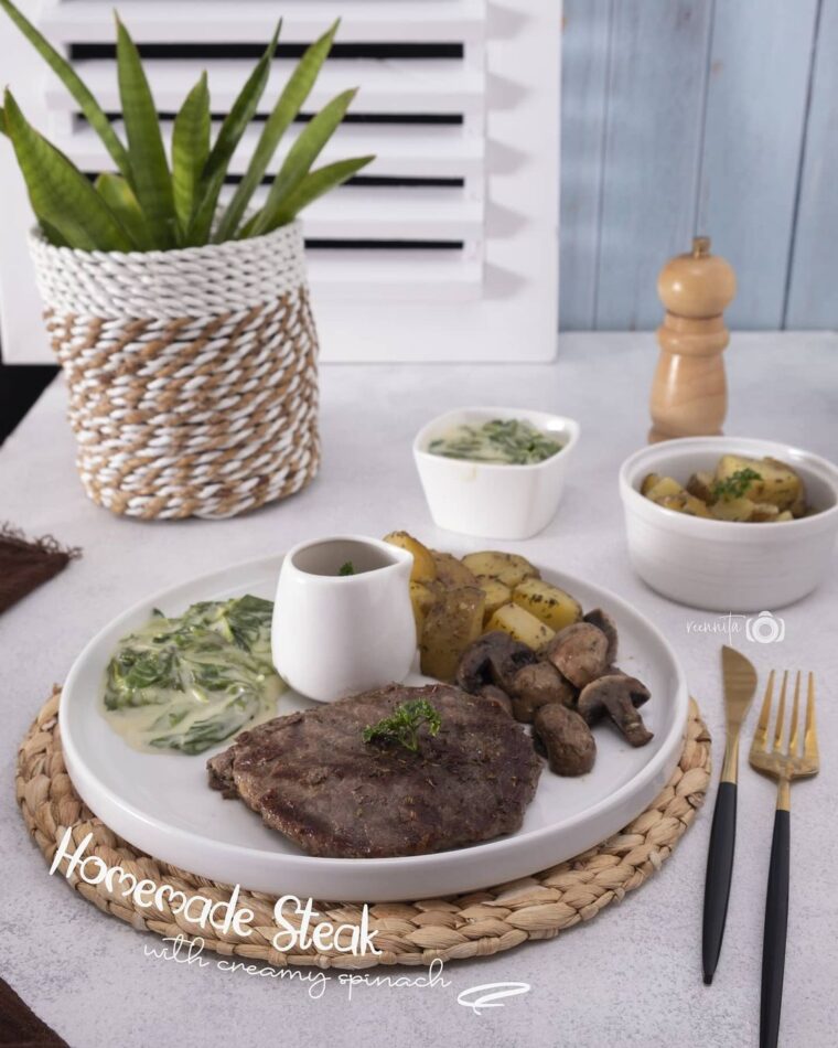 Resep Homemade Steak With Creamy Spinach Dari dapurbundaaleena