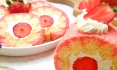 Resep Hurricane Strawberry Roll Cake Dari nana_hanif7