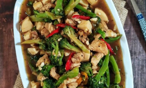 Brokoli Putel Lada Hitam - Masakan dari Ayam, Brokoli, dan Telur