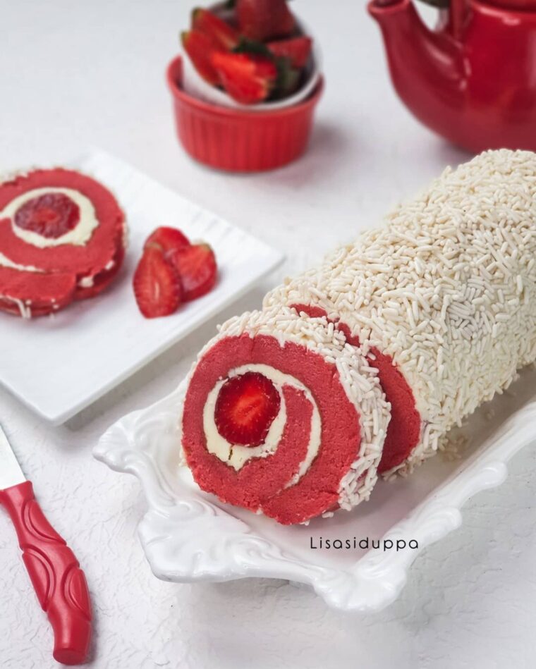 Resep Strawberry Roll Cake Dari lisasiduppa_