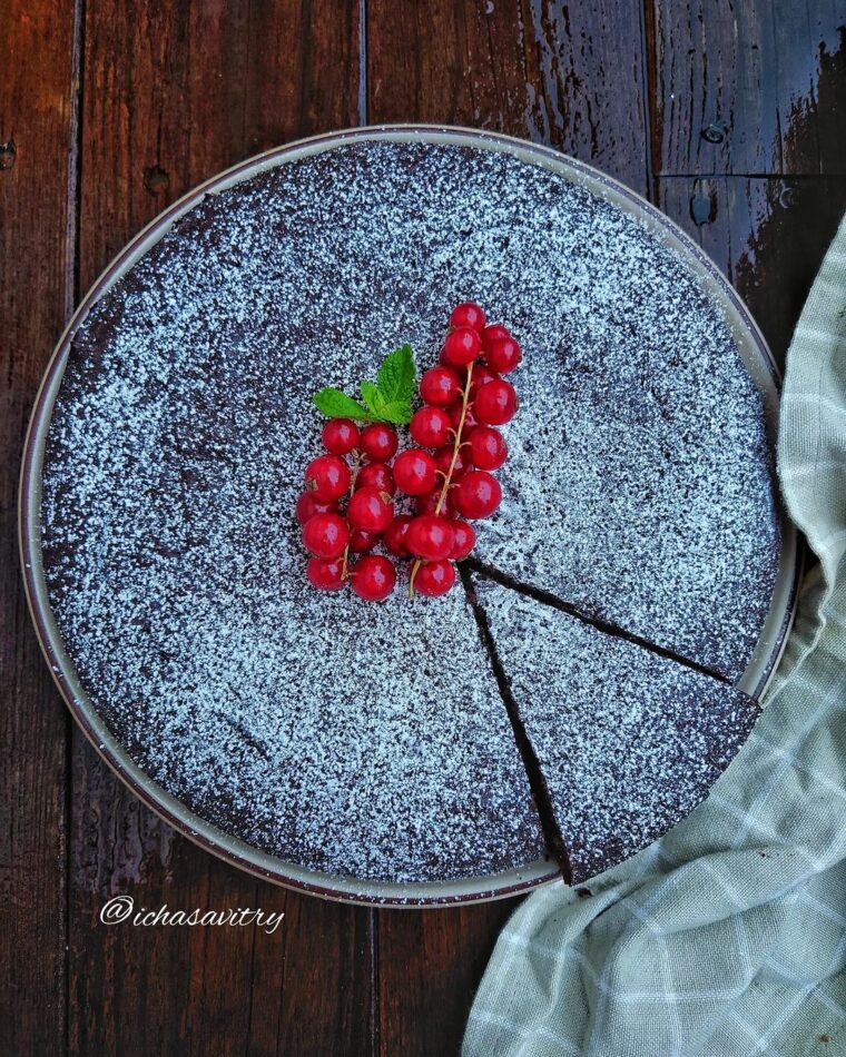 Resep Kladdkake (Swedish Chocolate Cake) Dari ichasavitry