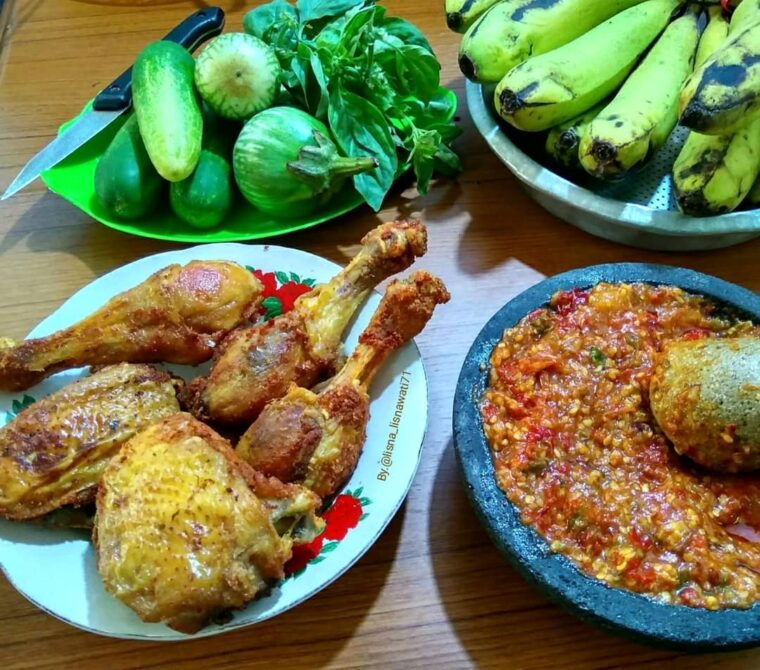 Resep Ayam Goreng Kemiri Dari lisna_lisnawati71