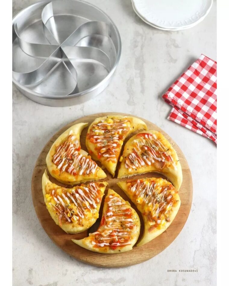 Resep Pizza Roti Dari dhora_kusumadewi