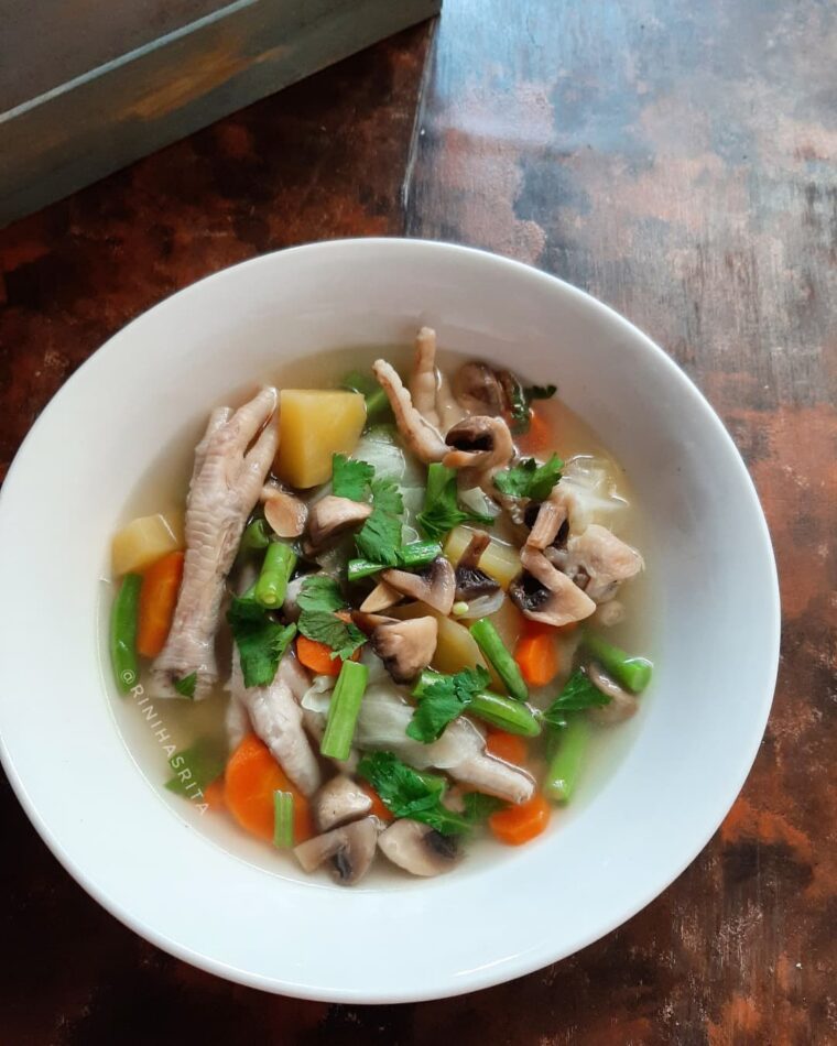 Resep Sop Kaki Ayam Jamur Dari rinihasrita