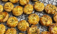 Resep Garlic Cheese Cookies Dari intanratih_