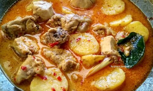Gulai Ayam Kentang Pedas