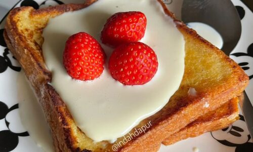 French Toast With Sweet Cheese Sauce