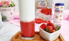 Resep Strawberry Cream Frappuccino Dari rosita_kitchendiary